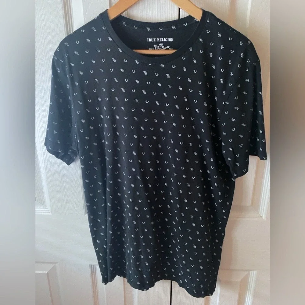TRUE RELIGION Black and‎ White All-Over Monogram Graphic Short Sleeve T-Shirt M